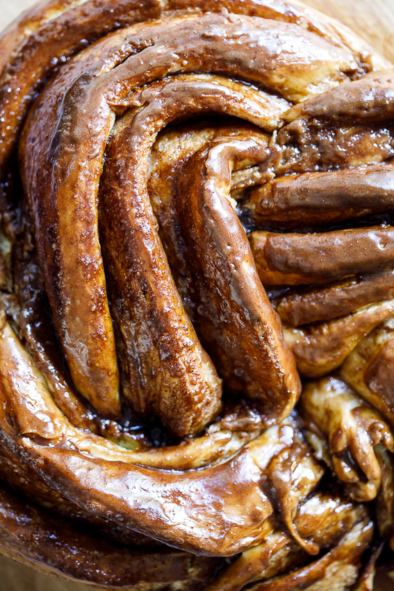 Sticky cinnamon brown sugar breakfast ring