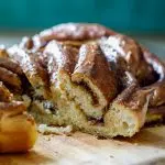 Sticky cinnamon brown sugar breakfast ring