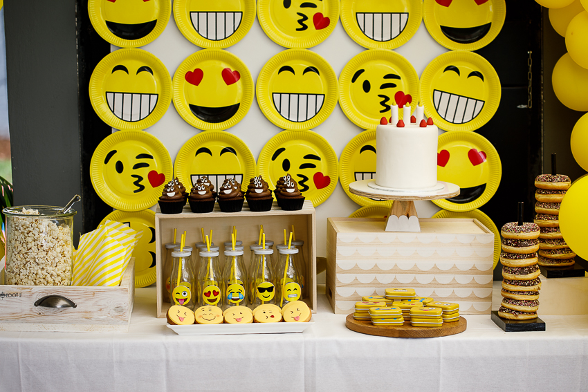 Emoji birthday party table