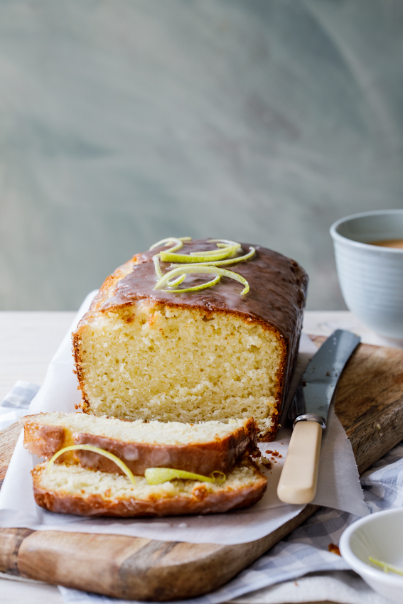 Easy lemon drizzle cake