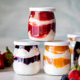 Easy breakfast yogurt fruit pots