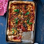 Easy sheet pan Margherita pizza