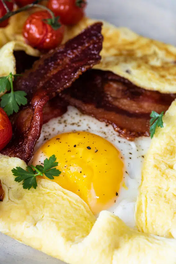 Easy breakfast egg crêpes