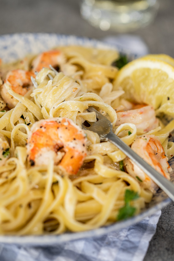 Creamy lemon garlic shrimp pasta - Simply Delicious