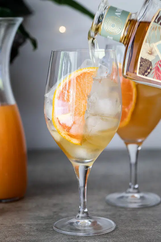 Grapefruit gin spritz