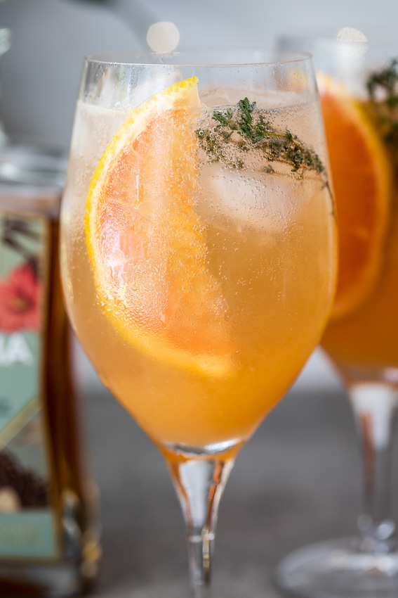 Grapefruit gin spritz