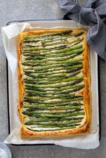Cheesy puff pastry asparagus tart