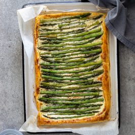 Cheesy puff pastry asparagus tart