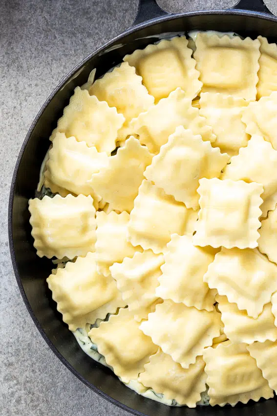 Creamy spinach baked ravioli