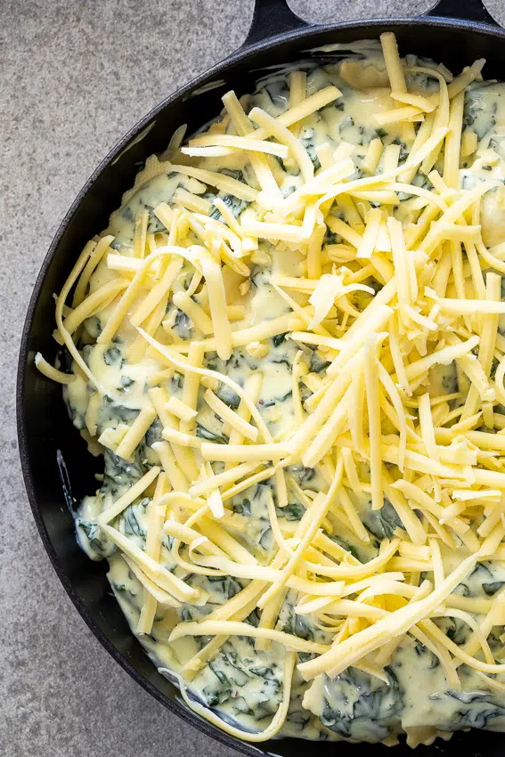 Creamy spinach baked ravioli