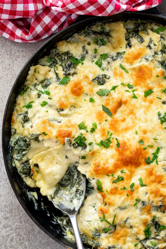 Creamy spinach baked ravioli