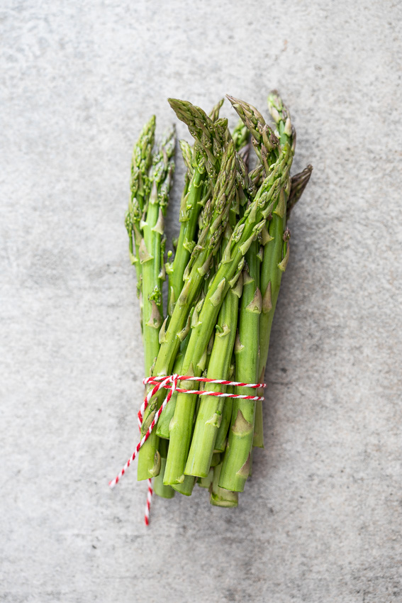 Raw asparagus bunch