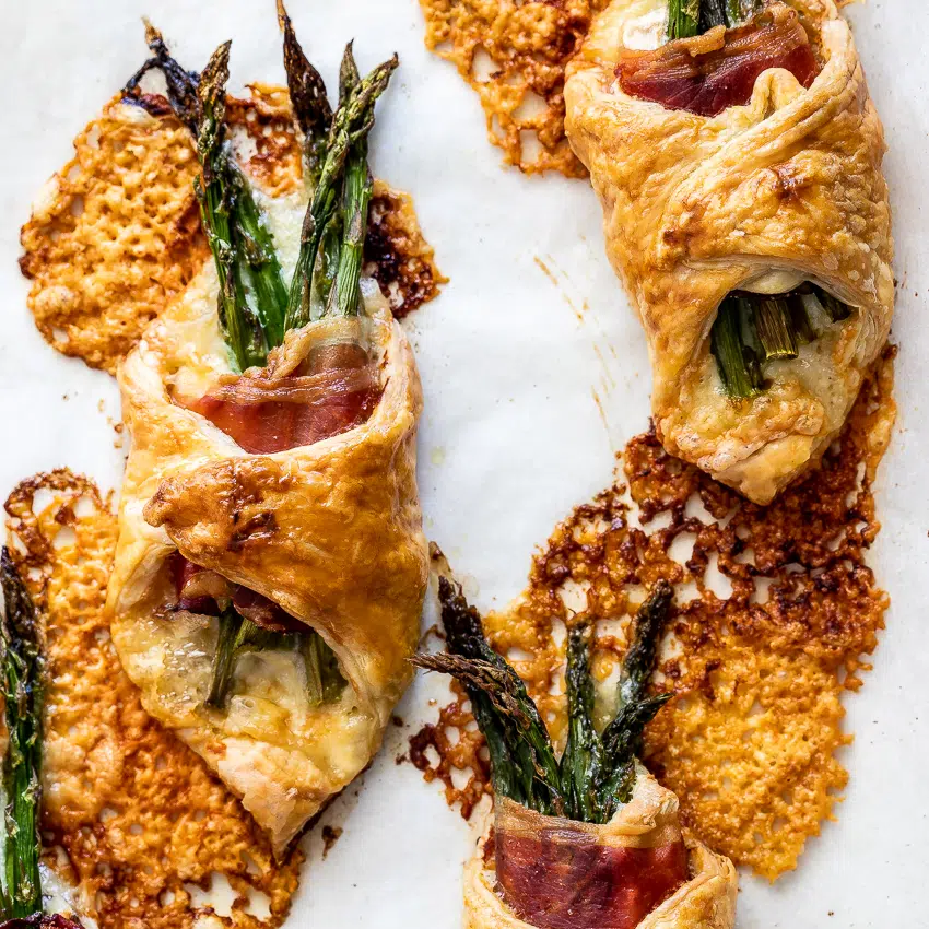Puff pastry asparagus bundles