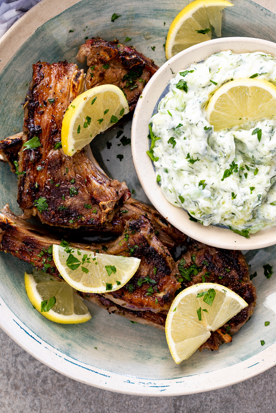 greske lammekoteletter med Tzatziki