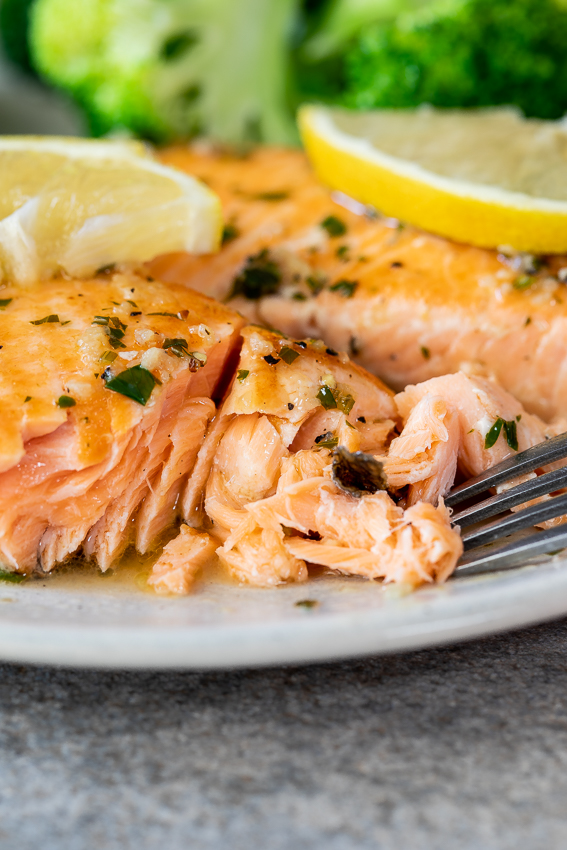 White wine garlic salmon - Simply Delicious