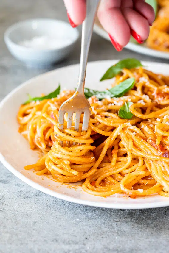 Spicy tomato bacon pasta