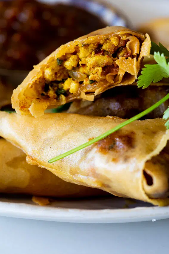 Spicy curried chicken filling in samosas