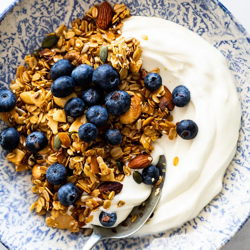 Easy cashew coconut granola