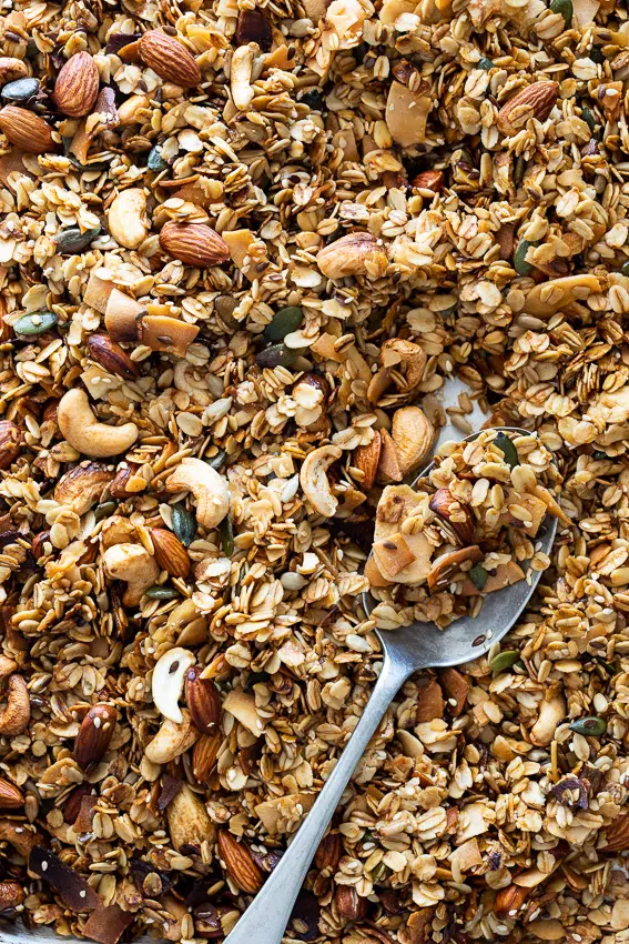 Easy cashew coconut granola