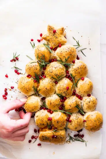 Cheesy Christmas Tree Pull Apart Bread