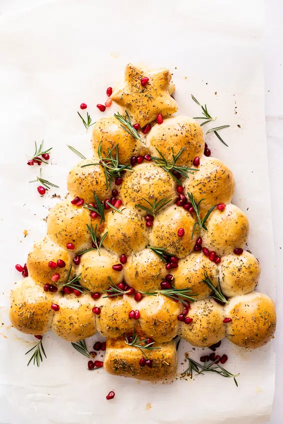 Cheesy Christmas Tree Pull Apart Bread
