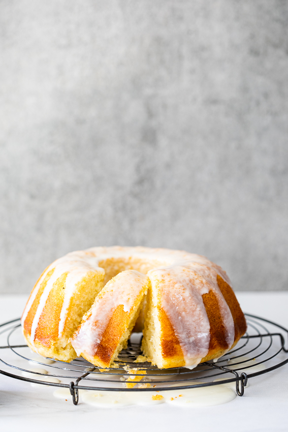 Sour cream lemon cake