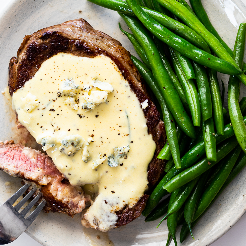 Steak with Gorgonzola sauce - Simply Delicious