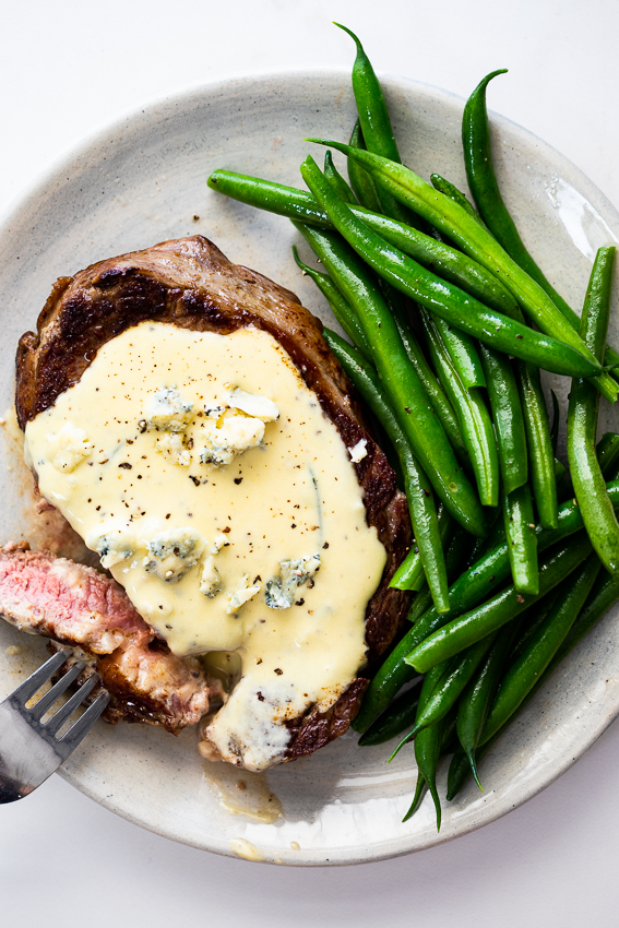 Steak with gorgonzola sauce