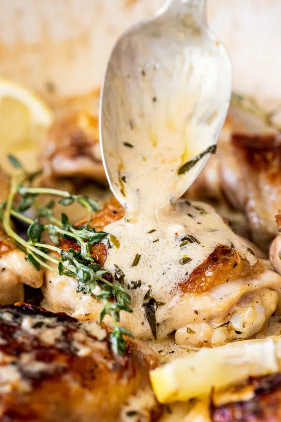 Baked chicken with white wine, garlic and herbs
