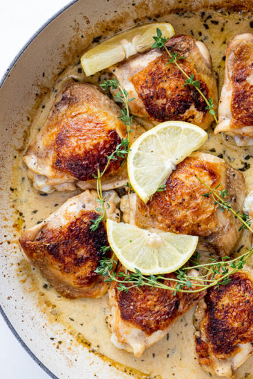 Baked chicken with white wine, garlic and herbs.