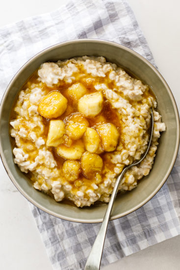 Creamy healthy oatmeal with caramelized bananas