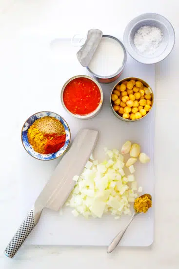 Ingredients for easy chickpea curry.