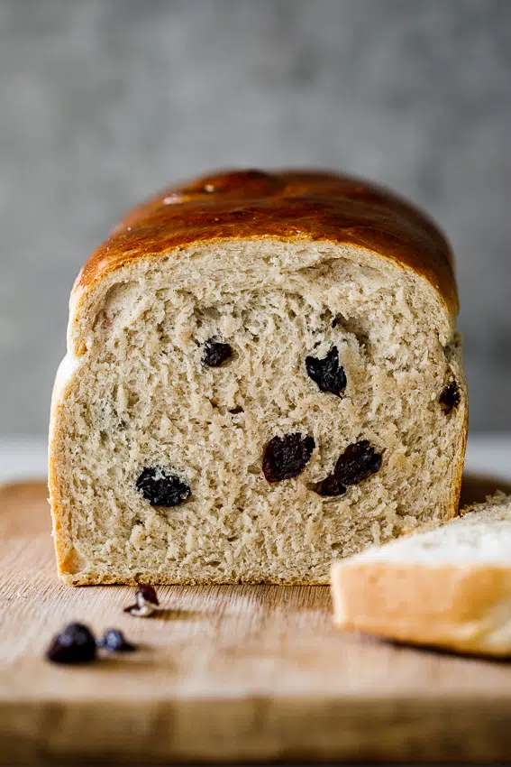 Easy HoEasy cinnamon raisin breadt cross bun loaf