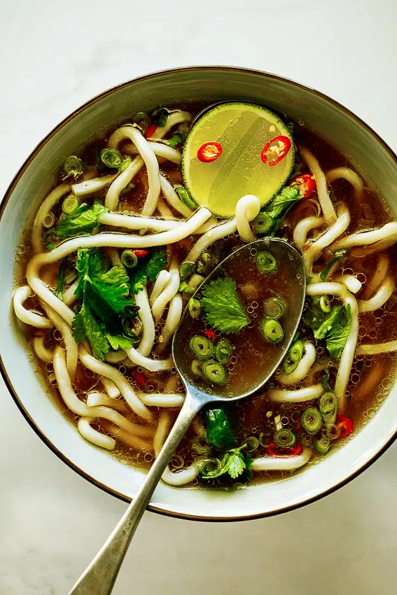 Easy spicy garlic chicken broth