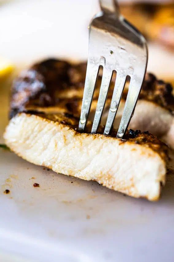 Juicy grilled pork chops