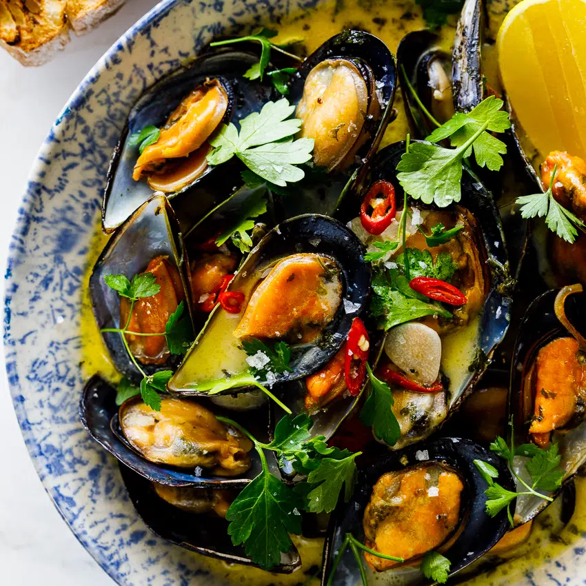 Mussels in white wine garlic sauce