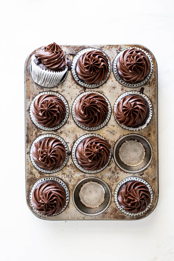 Easy one bowl chocolate cupcakes