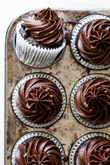 Easy chocolate cupcakes with fudgy frosting