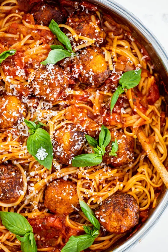 Easy spaghetti with chicken meatballs