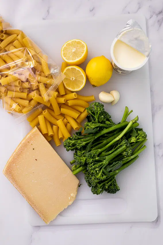 Ingredients for broccoli al limone