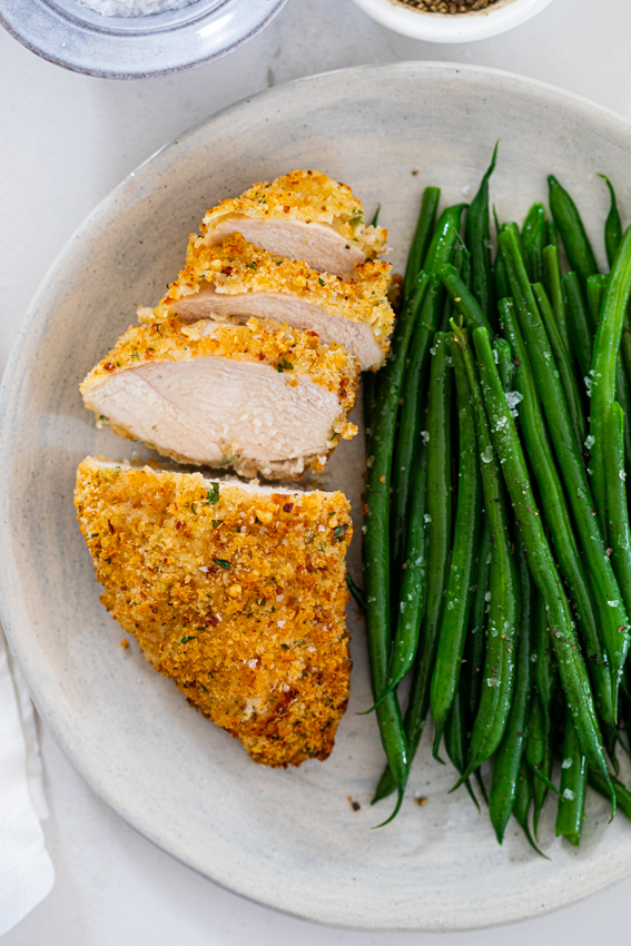 Airfryer bacon-crusted chicken
