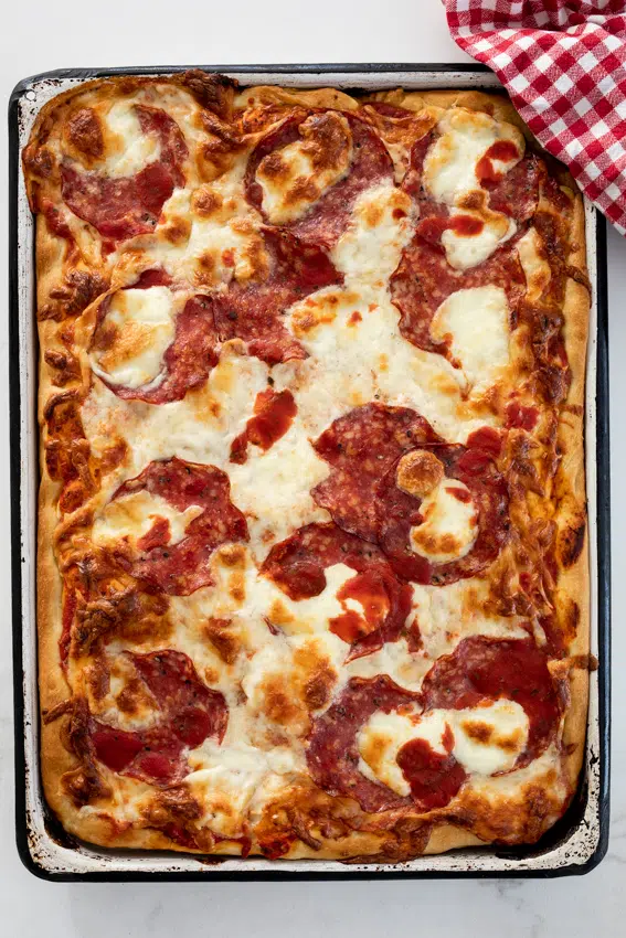 Salami sheetpan pizza
