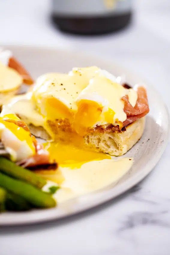 Eggs Benedict Hollandaise sauce