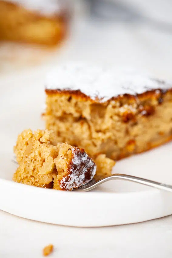 Apple Cinnamon Cake