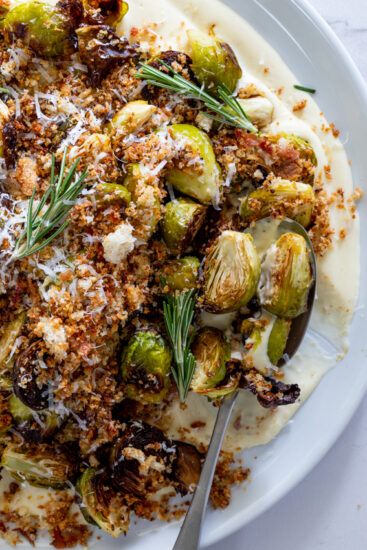 Brussels sprouts on cheese sauce with prosciutto crumbs