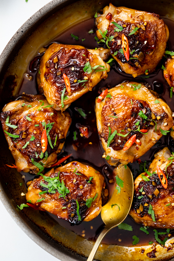 Sweet and spicy baked chicken thighs