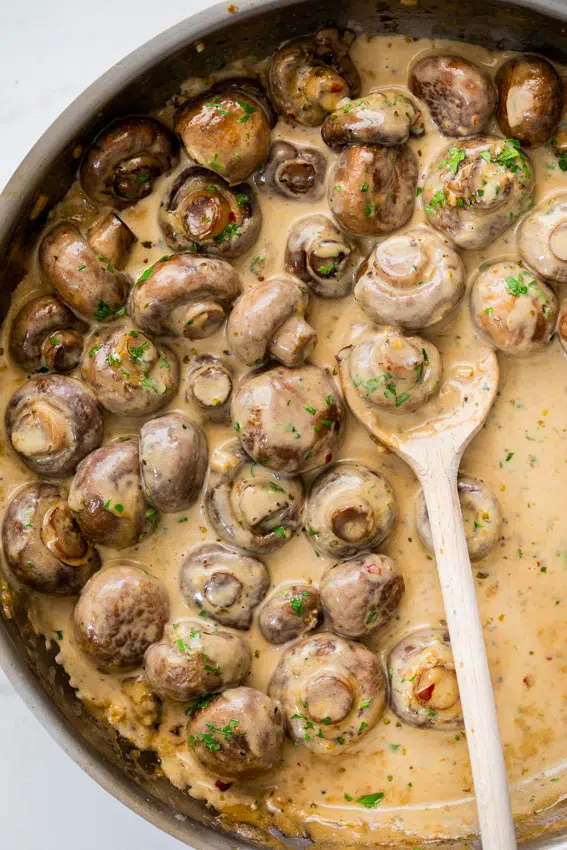 Creamy Garlic Parmesan Sautรฉed Mushrooms