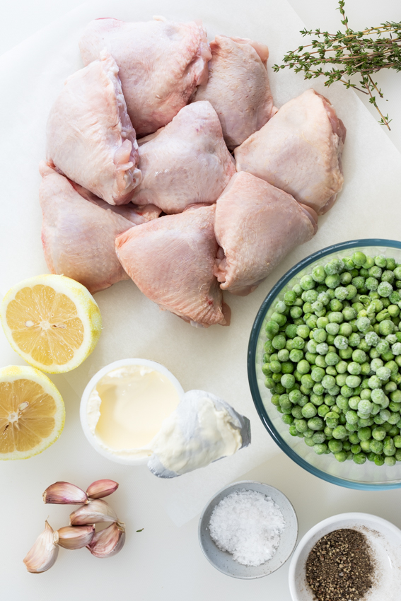 Ingredients for chicken with peas.