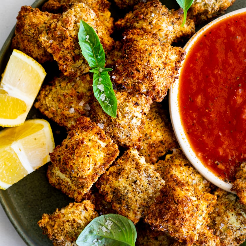 Crispy Air Fryer Ravioli with Tomato Sauce