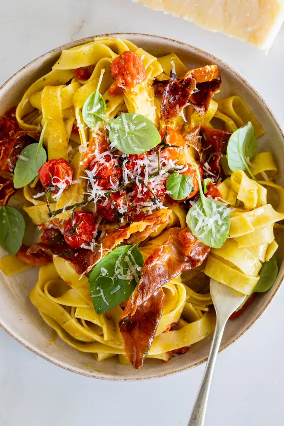 Easy cherry tomato prosciutto pasta